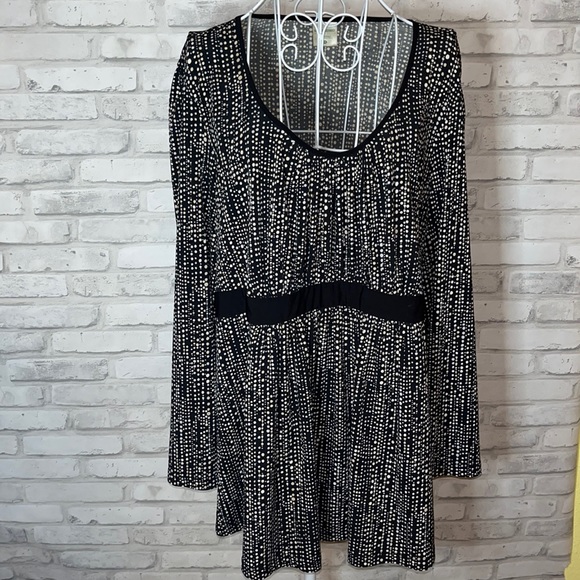 Motherhood Maternity Black Dot Top Size 1X - Picture 9 of 10